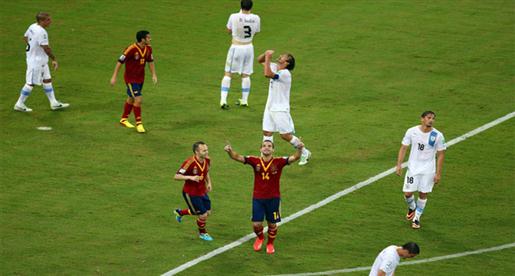 صيد القارات .. انيستا "الرسام" يتلاعب بأوروجواي 